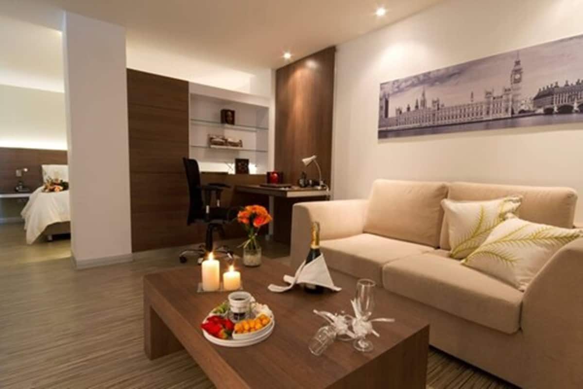 Junior Suite, 1 King Bed, Non Smoking | Egyptian cotton sheets, premium bedding, down duvets, pillow-top beds