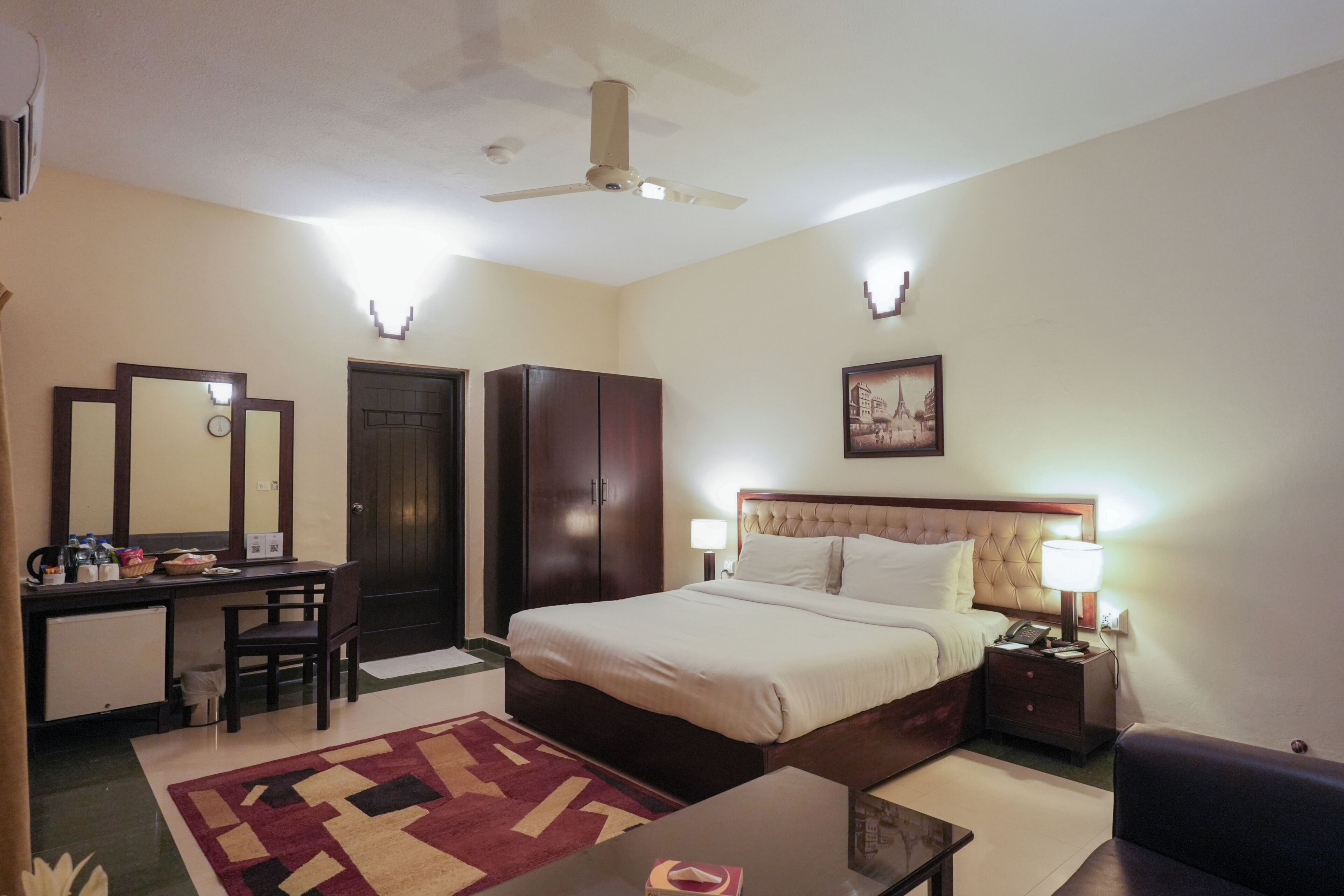 Habitación ejecutiva | Minibar, escritorio, cortinas blackout y insonorización 