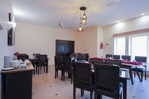 Se sirven desayunos, comidas, cenas y cocina internacional 