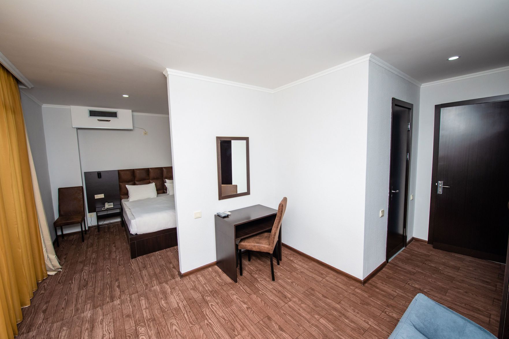 Couette en duvet, minibar, bureau, rideaux d’obscurcissement