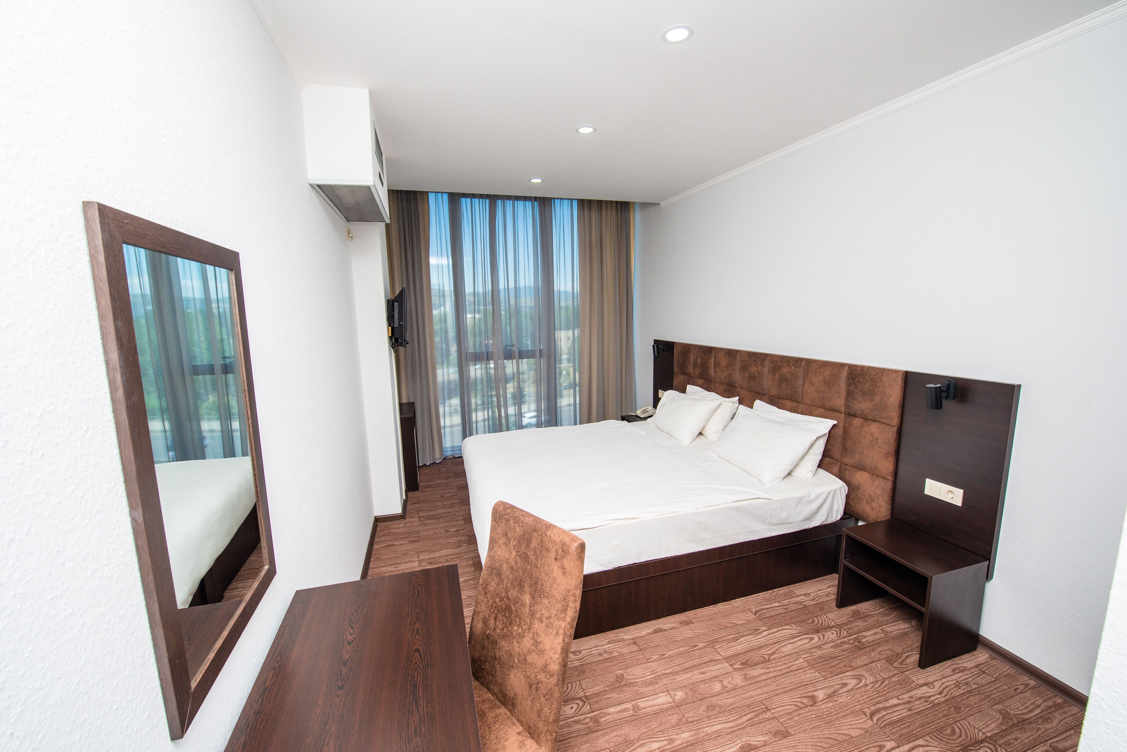 Couette en duvet, minibar, bureau, rideaux d’obscurcissement