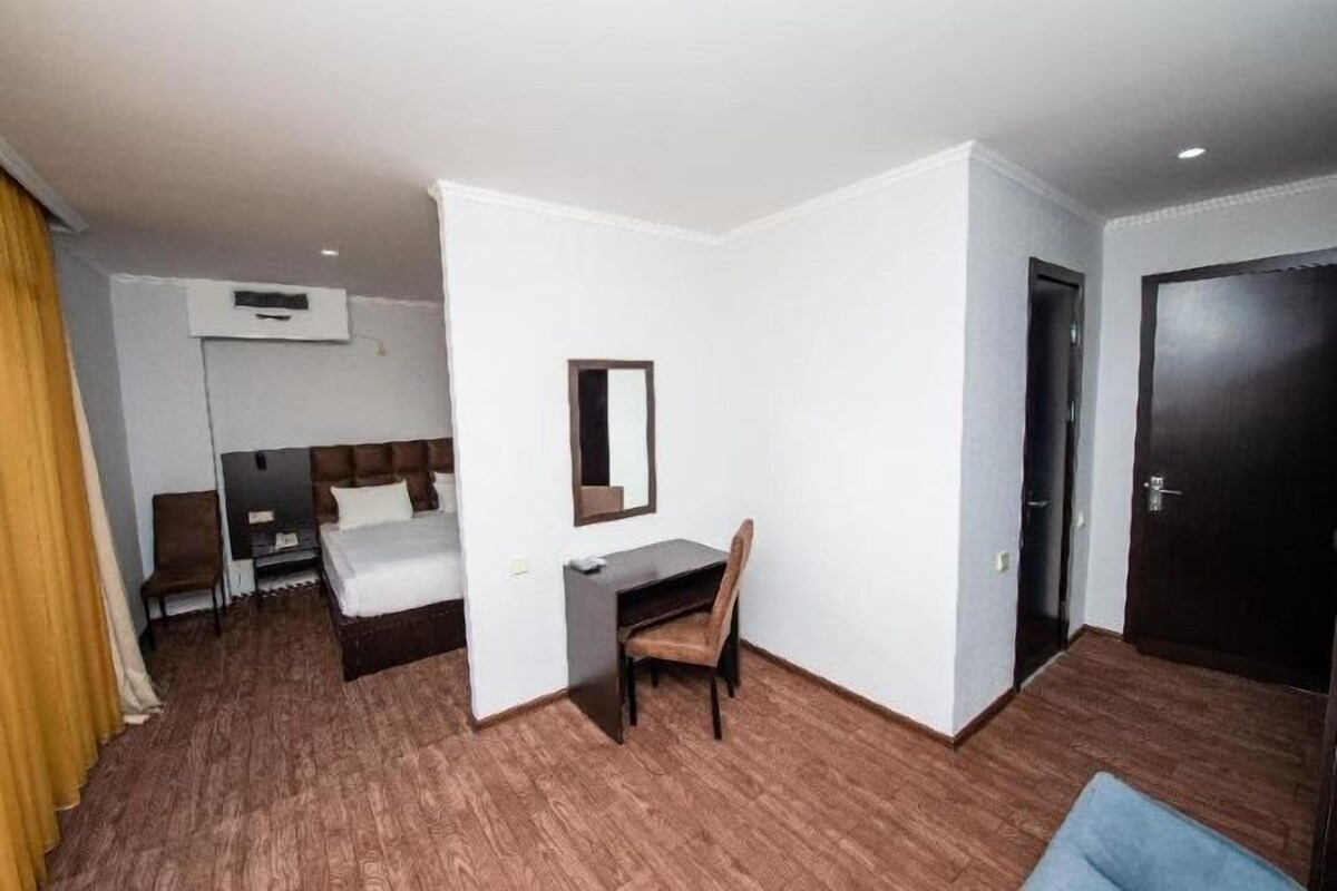 Down comforters, minibar, desk, blackout drapes