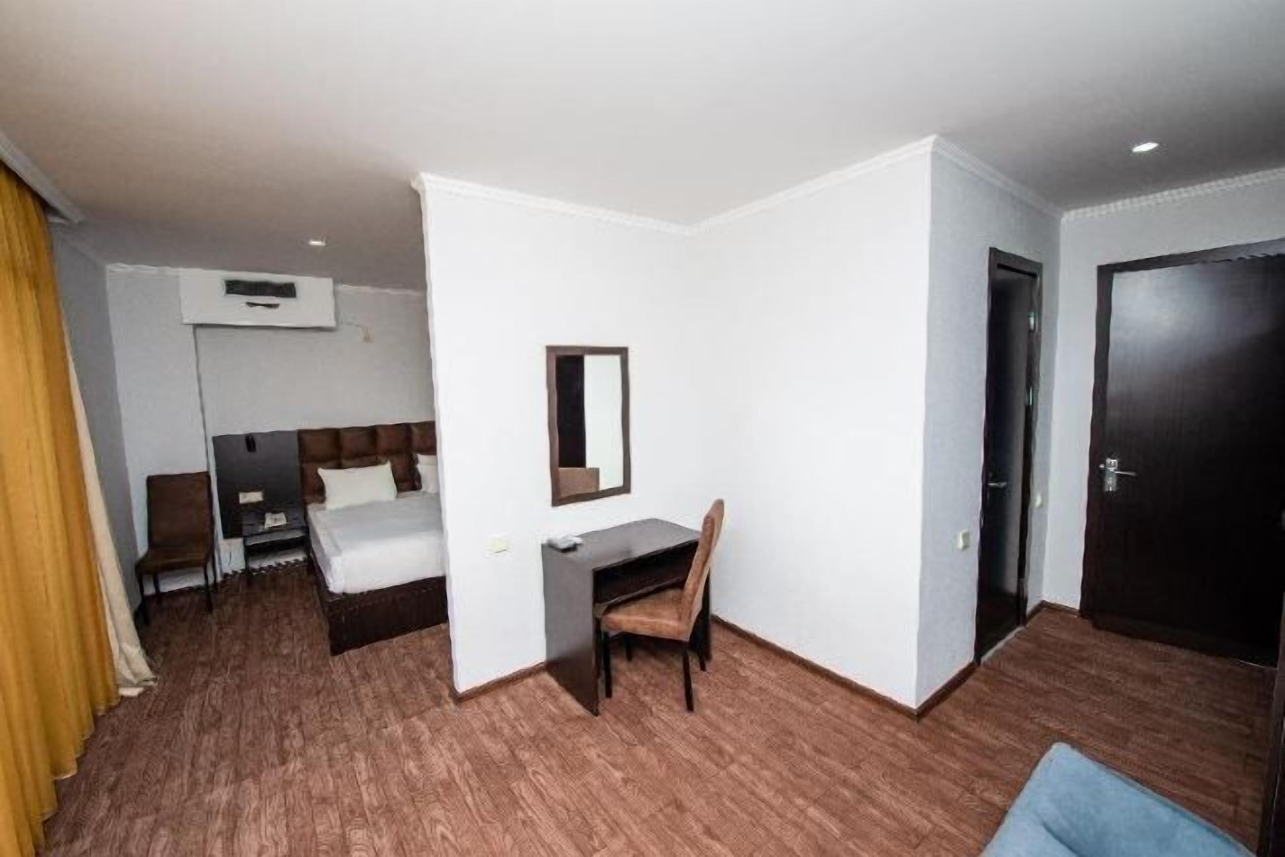 Couette en duvet d'oie, minibar, bureau, rideaux occultants