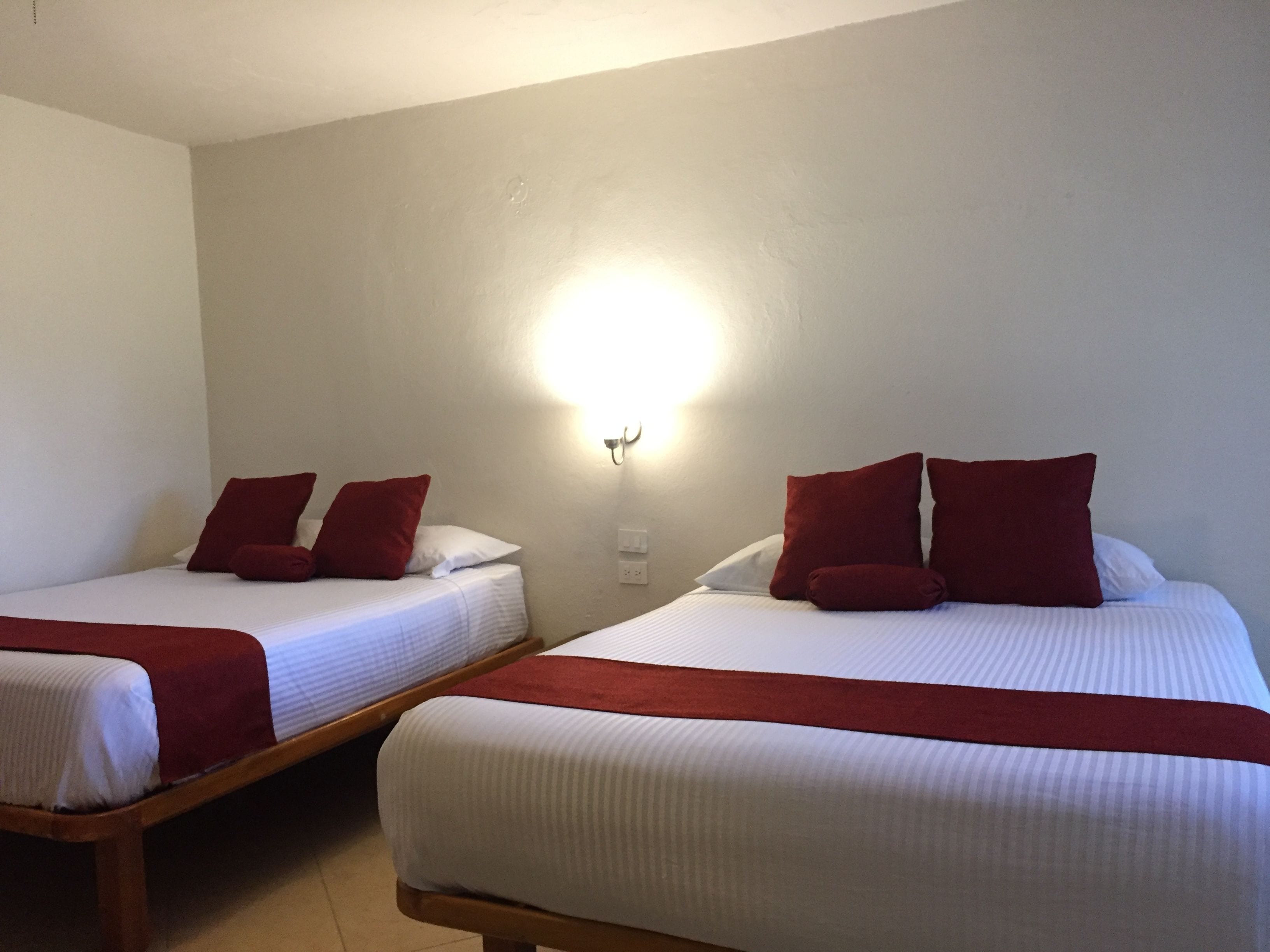 標準四人房, 2 張加大雙人床 | 書桌、筆電工作空間、遮光布/窗簾、床單