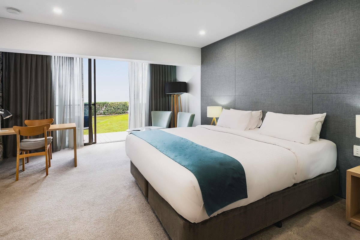 Executive Room, 1 King Bed, Ocean View