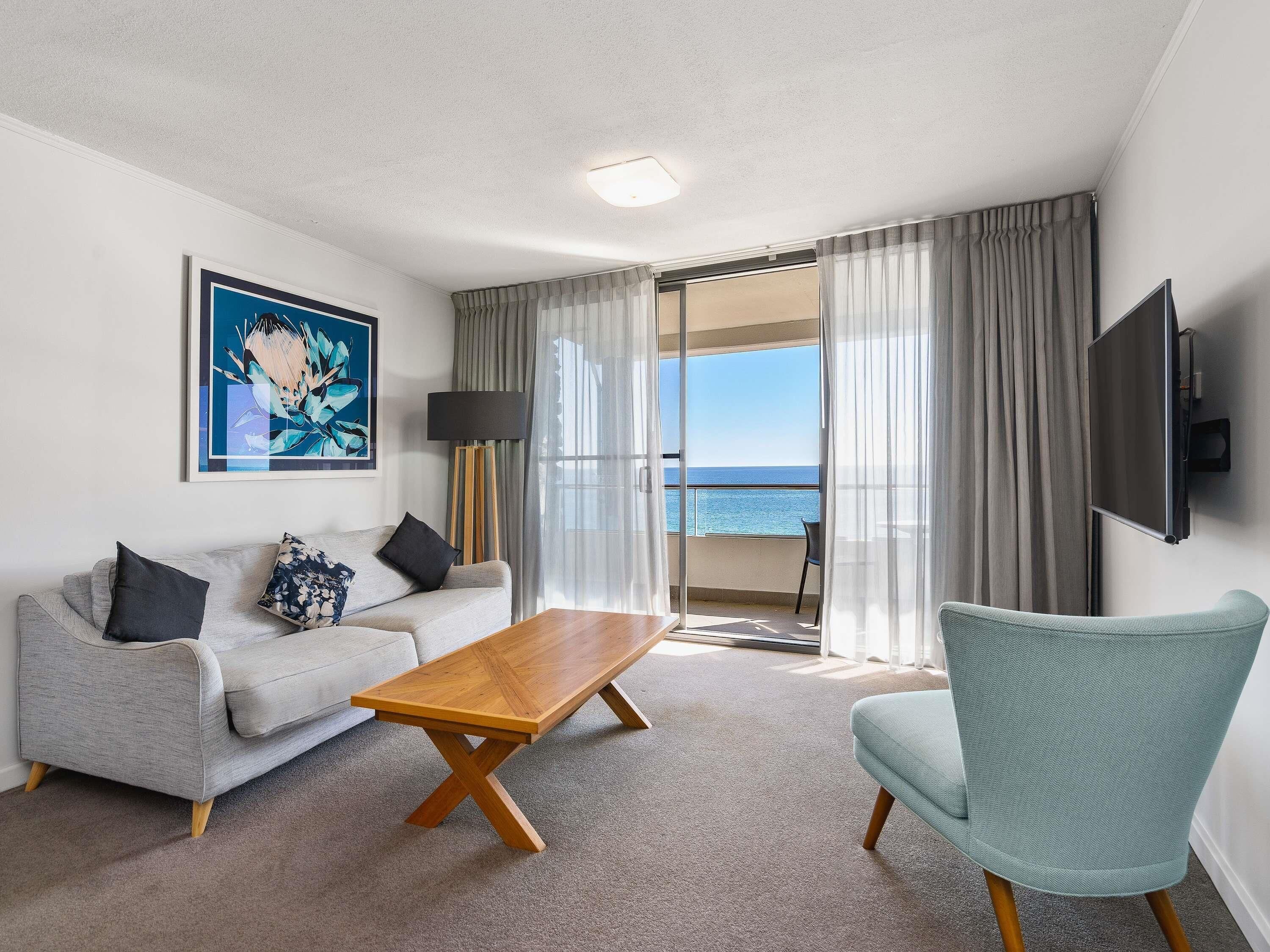 Superior Room | Minibar, desk, laptop workspace, iron/ironing board