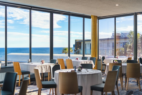 FrĂŒhstĂŒck, Abendessen, lokale KĂŒche, Blick aufs Meer