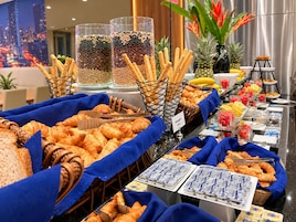 Desayuno buffet todos los días (con cargo)