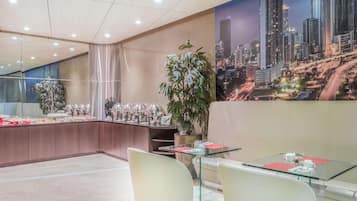 Daily buffet breakfast (PAB 14 per person)