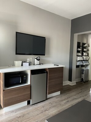 Standard Quadruple Room, Ensuite (Suite) | Living area | 49-inch flat-screen TV with cable channels, TV, Netflix
