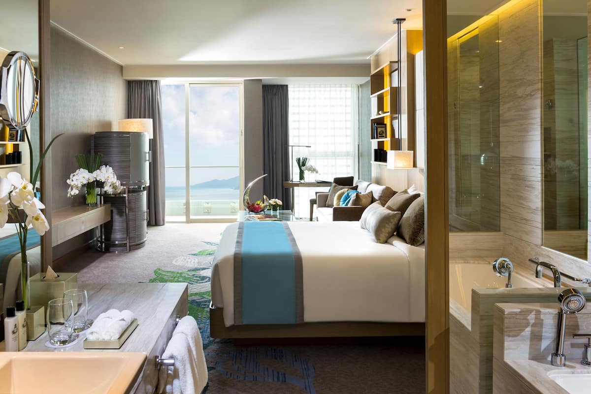 1 bedroom, premium bedding, down comforters, minibar