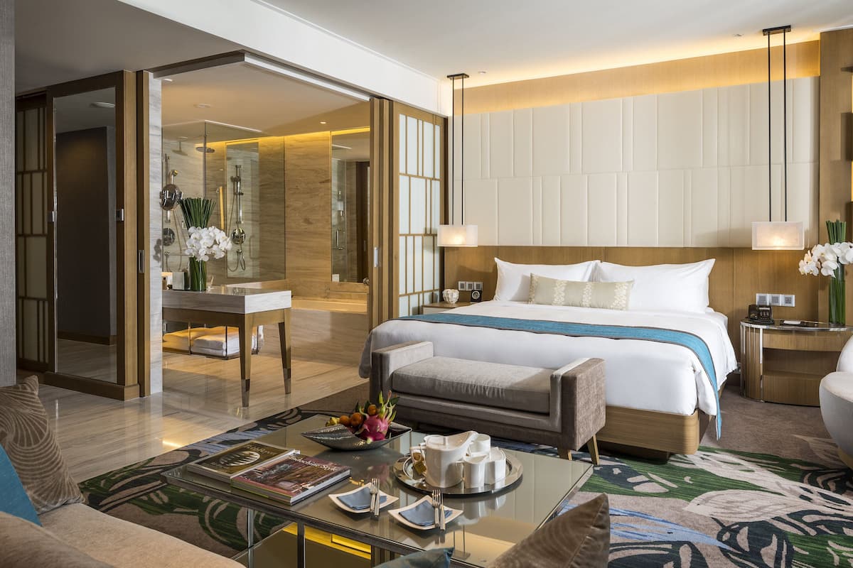 Premium Room, 1 King Bed, City View