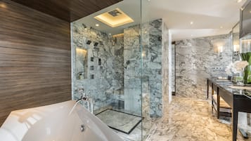 Suite présidentielle | Salle de bain | Baignoire et douche séparées, baignoire à l’eau de source