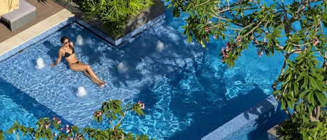 Outdoor pool, sun loungers