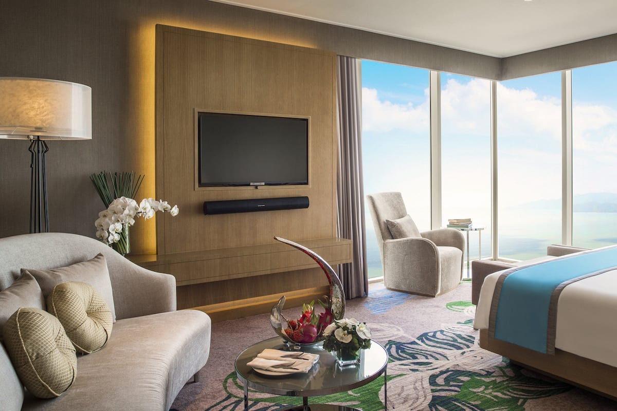 1 bedroom, premium bedding, down comforters, minibar