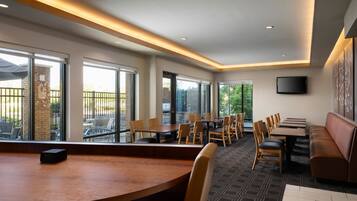 Desayuno continental gratuito y diario