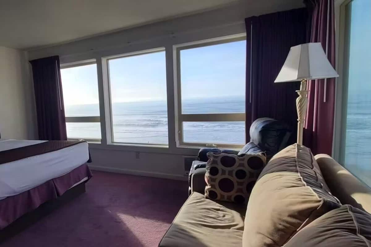 One Bedroom Double Queen Oceanfront Suite | 1 bedroom, free WiFi, bed sheets