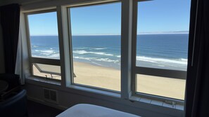 Ocean View Studio, 2 Queen Beds (Stairs/Pets) | Vista desde la habitación