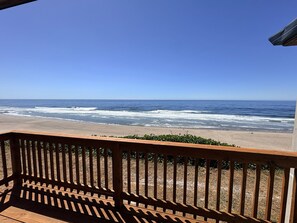 A wooden deck with a view of the ocean and beach. - Seahorse Oceanfront Lodge (Lincoln City)