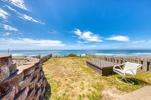 House, 1 King Bed (Apartment) | Beach | On the beach - Seahorse Oceanfront Lodge (Lincoln City)