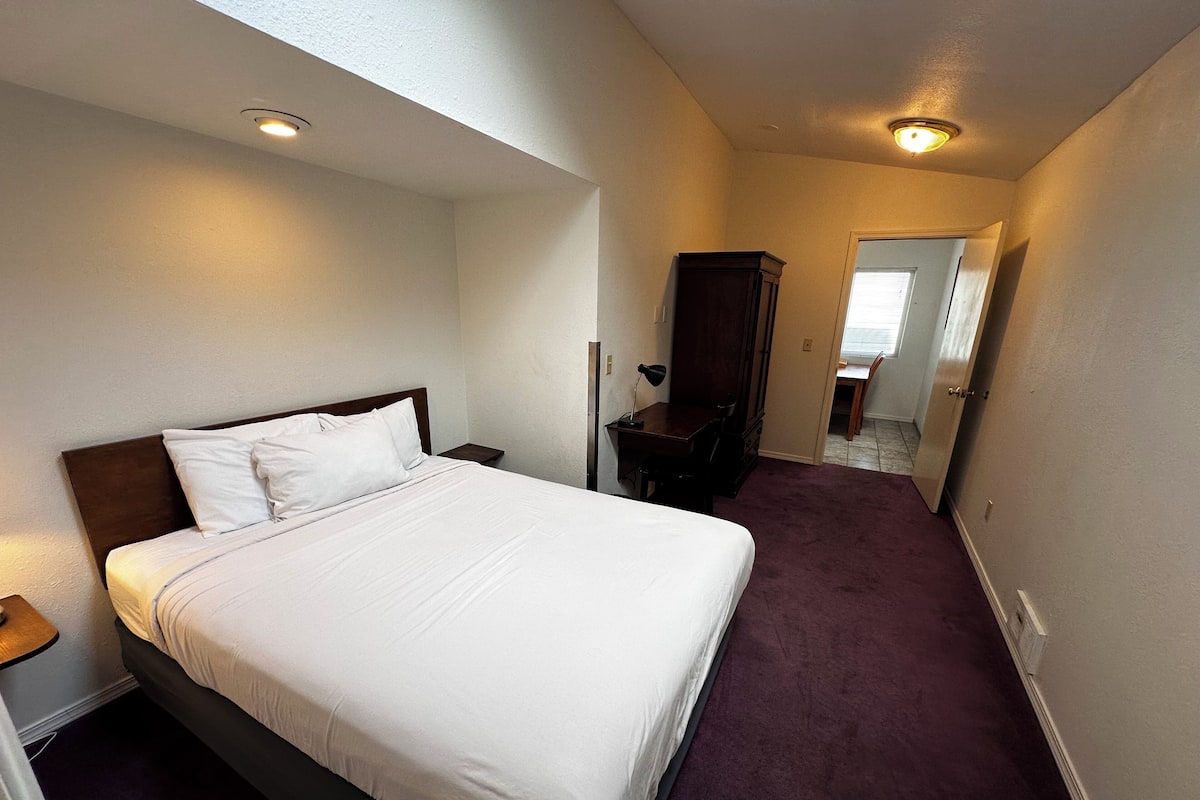 Non-View 2 Bedroom, 2 Bathroom Suite (Pets) | 免費無線上網、床單