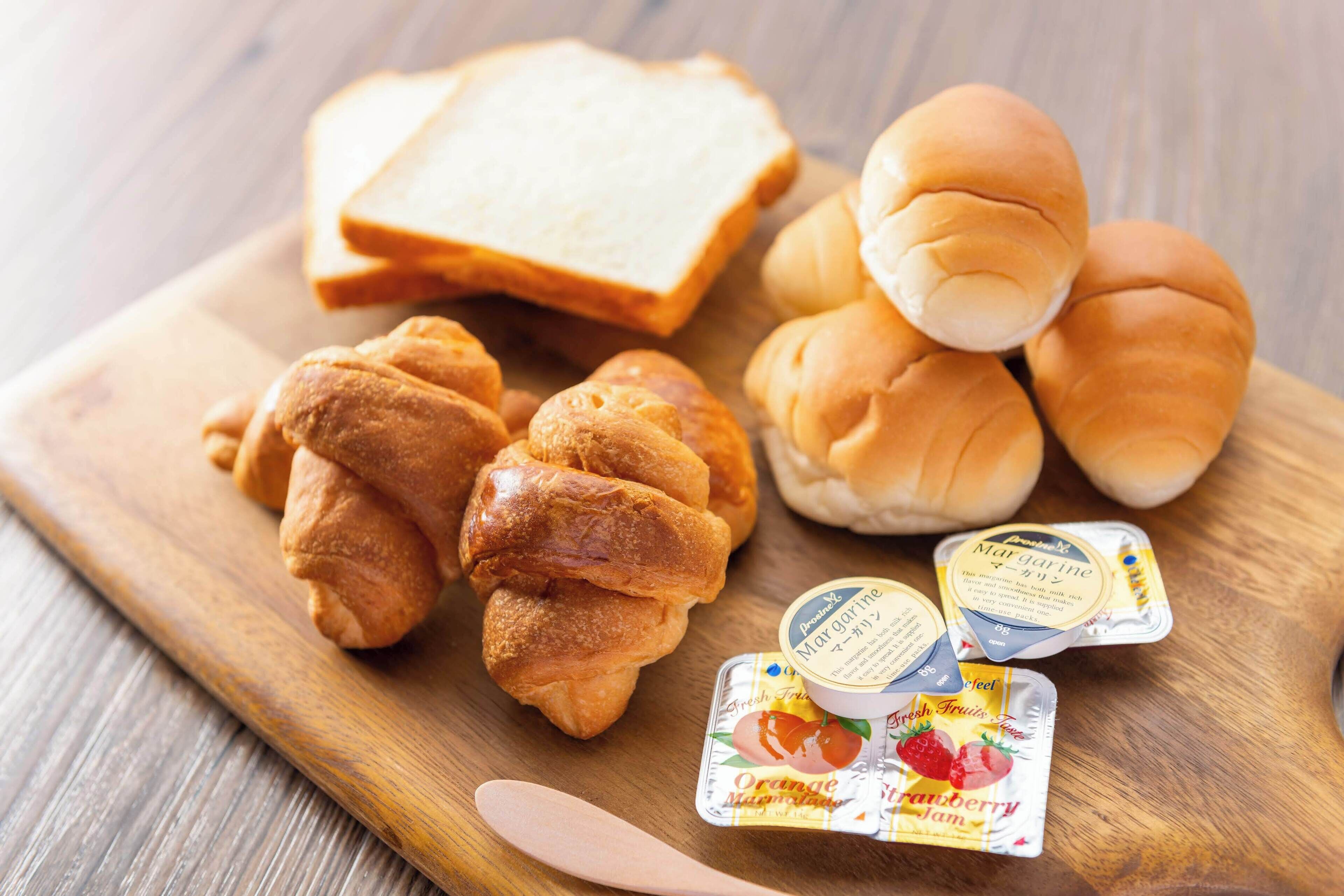 daily buffet breakfast (jpy 1800 per person)