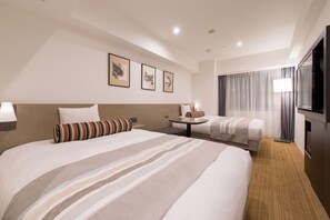 Een kluis op de kamer, een bureau, gratis wifi, beddengoed