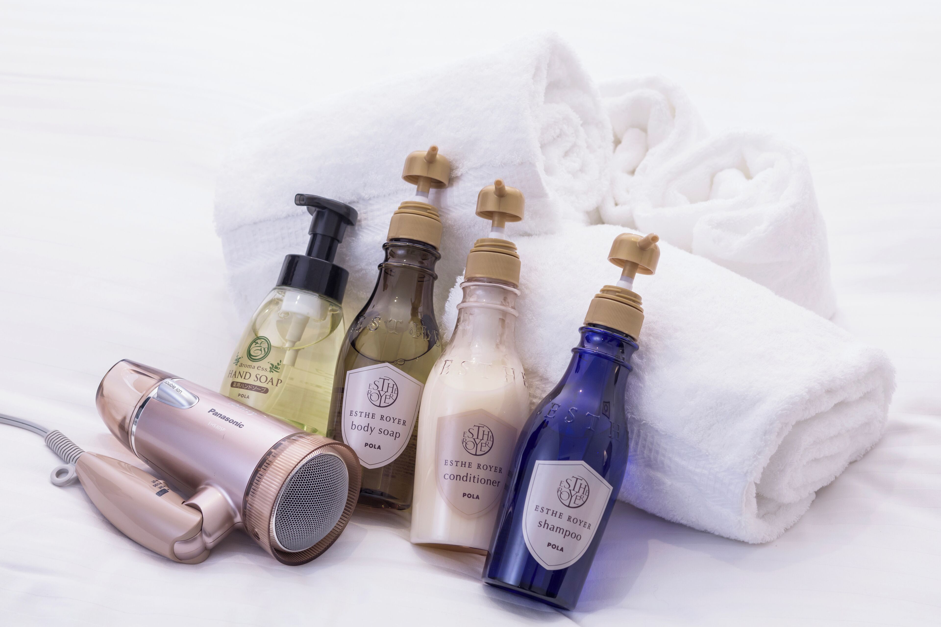 shower, free toiletries, electronic bidet, towels