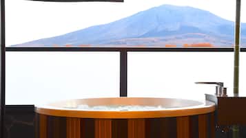 Haartrockner, Hausschuhe, Bidet, Handtücher