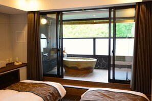 [テラス露天風呂]付2ベッドルームスイート 禁煙 - 宿泊されるお客様(お子様含む)を含めた人数検索をした上ご予約頂きますようお願い致します | セーフティボックス (室内)、遮光カーテン、アイロン / アイロン台、WiFi (無料)