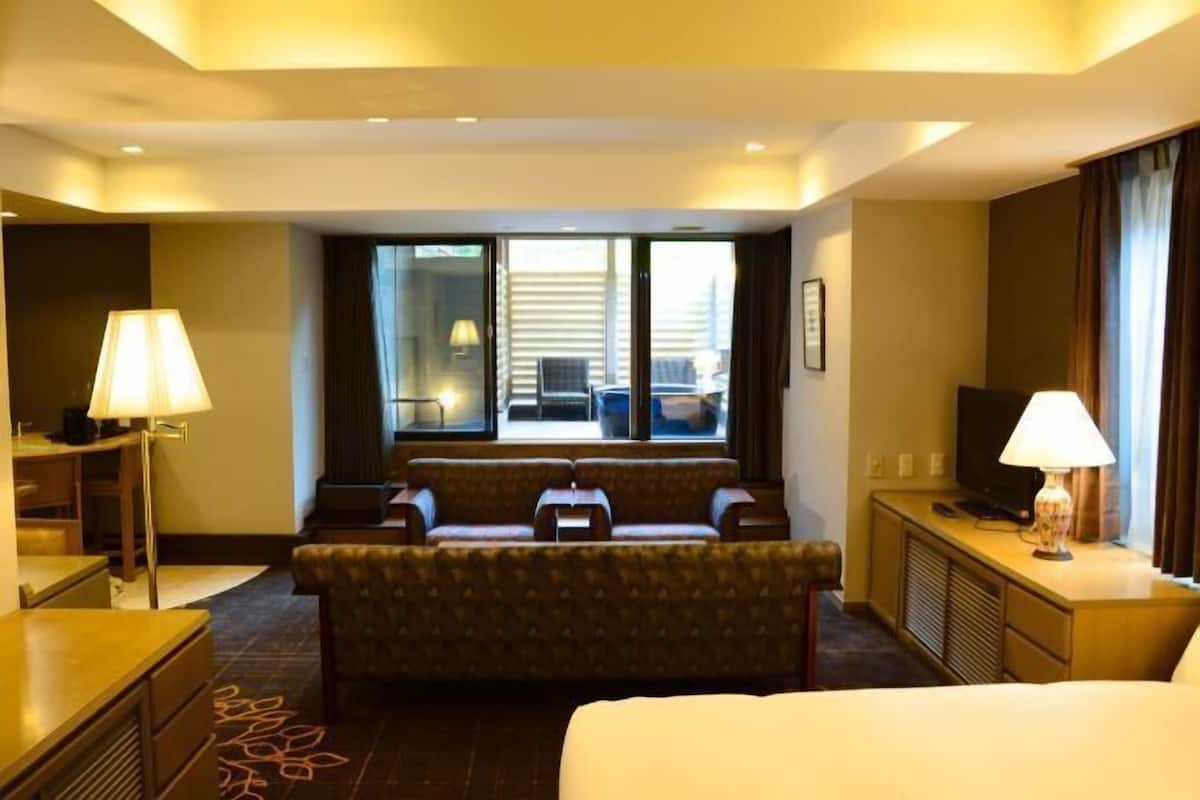 In-room safe, blackout curtains, iron/ironing board, free WiFi