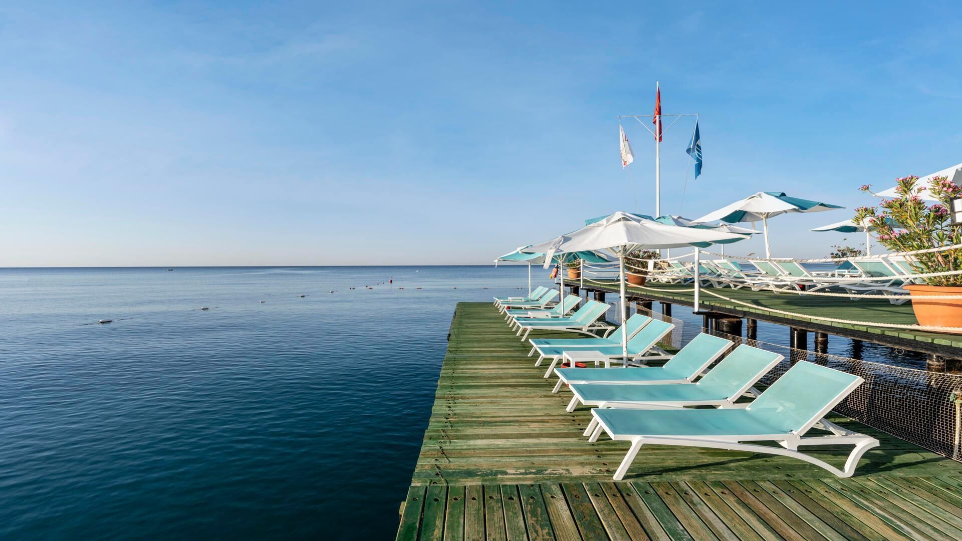 私人海灘、免費海灘接駁車、海灘小屋、躺椅