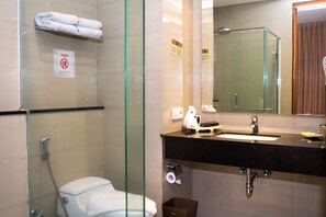 Deluxe Room | Bilik Mandi | Pancuran mandi, kelengkapan dandanan diri percuma, pengering rambut 
