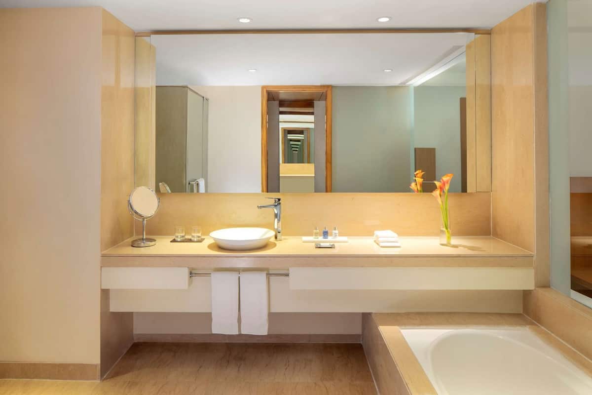 Bathroom | Separate tub and shower, deep soaking tub, rainfall showerhead