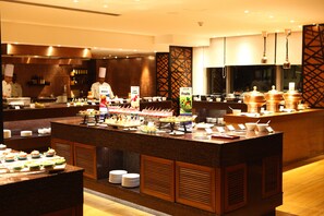 Desayuno buffet todos los días (con cargo)