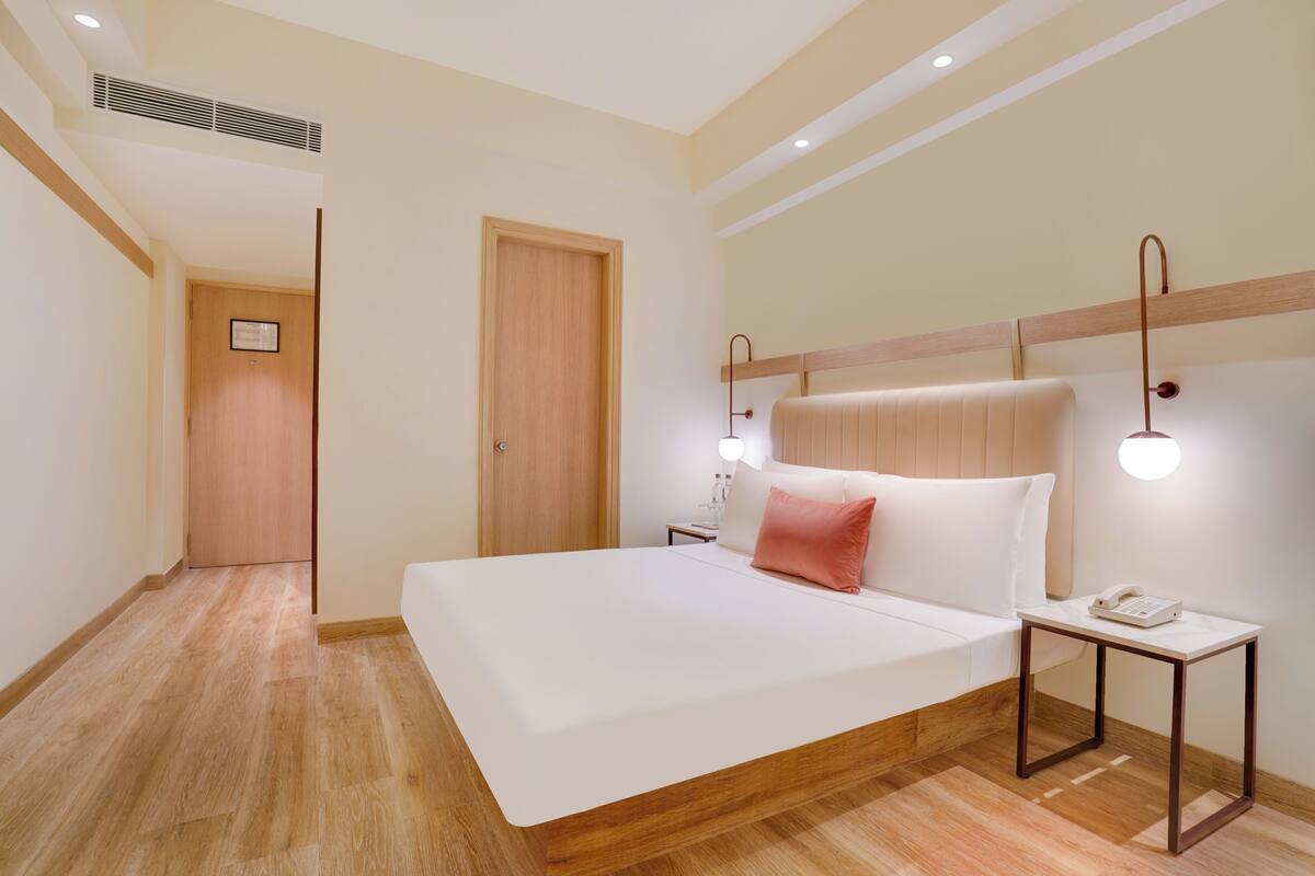 Deluxe-Doppelzimmer | Hochwertige Bettwaren, Zimmersafe, Schreibtisch, Verdunkelungsvorhänge