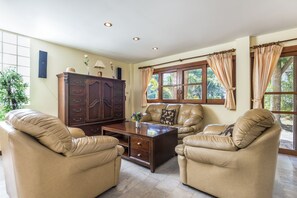 Pool Villa 3 Rooms, Queen Size Beds, DBL 6 | Living area