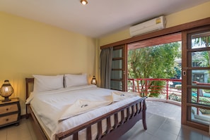 Pool Villa 2 Rooms, Queen Size Beds, DBL 4 | Escritorio, cunas y camas extra