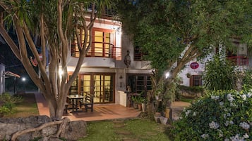 Pool Villa 2 Rooms, Queen Size Beds, DBL 4 | Terassi/patio