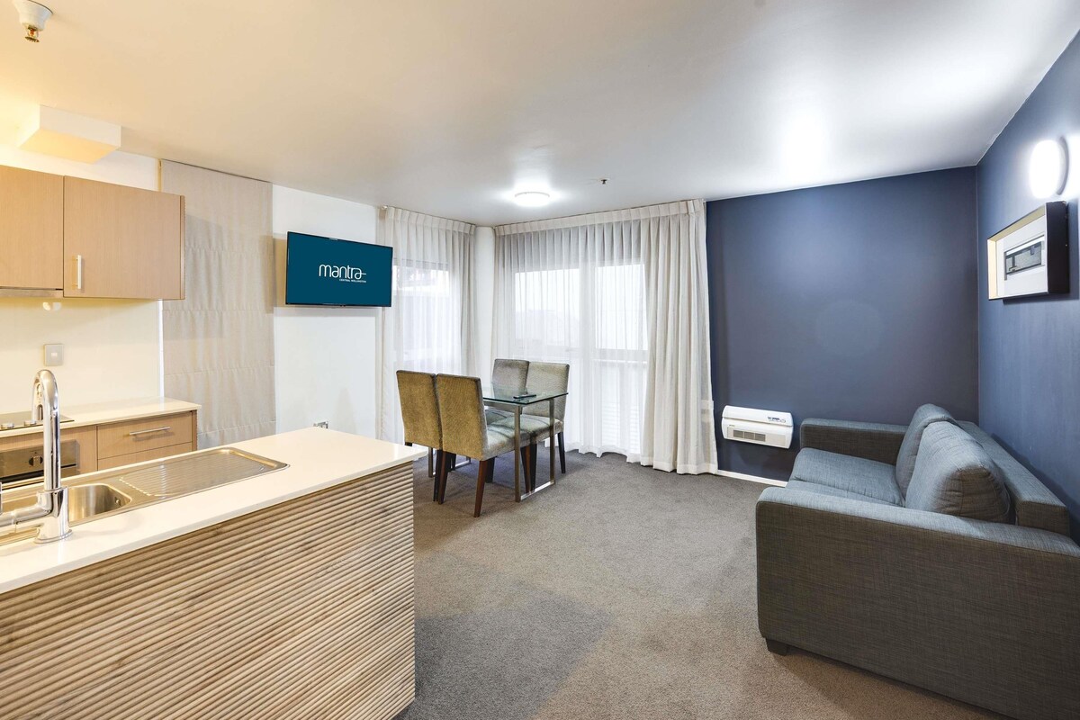 Apartment, 2 Bedrooms, Kitchen | Desk, laptop workspace, iron/ironing board, travel cot