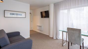 Apartment, 1 Double Bed, Harbor View | Living area | 32-inch flat-screen TV with cable channels