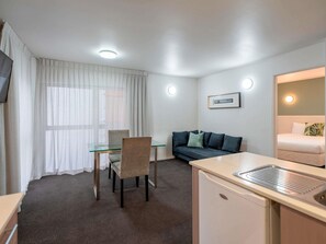 Desk, laptop workspace, iron/ironing board, travel crib - Mantra Central Wellington  (Wellington)
