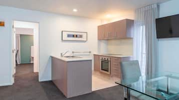 Appartamento, 2 camere da letto, cucina | Una scrivania, postazione laptop, ferro/asse da stiro, culla da viaggio