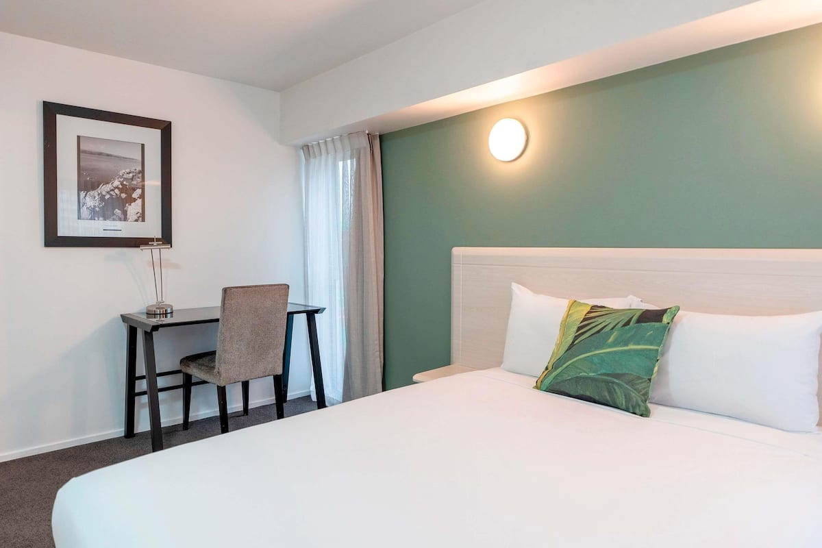 Studio, 1 Tempat Tidur Double | Meja kerja, ruang kerja ramah laptop, dan setrika/meja setrika