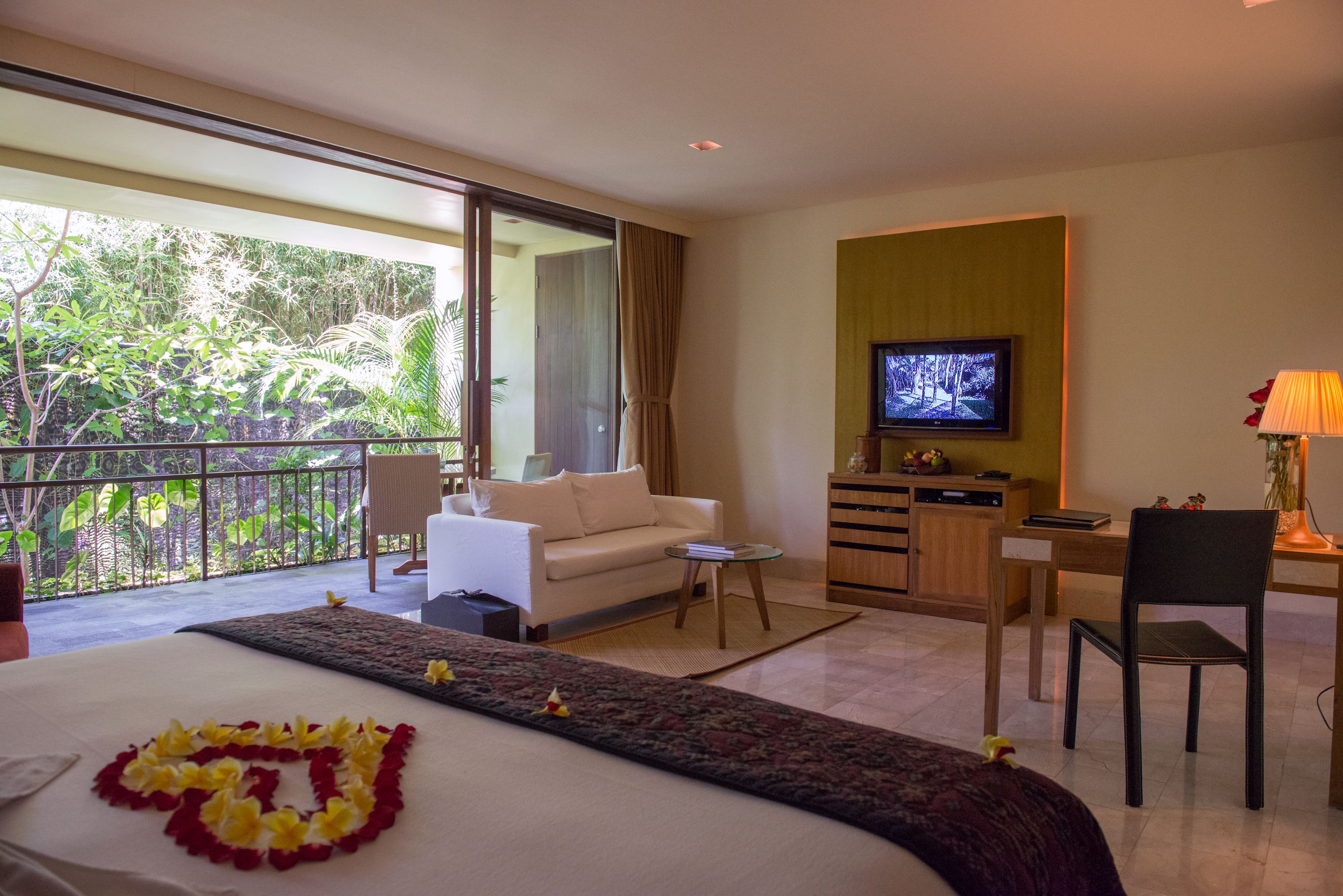 minibar, in-room safe, desk, laptop workspace