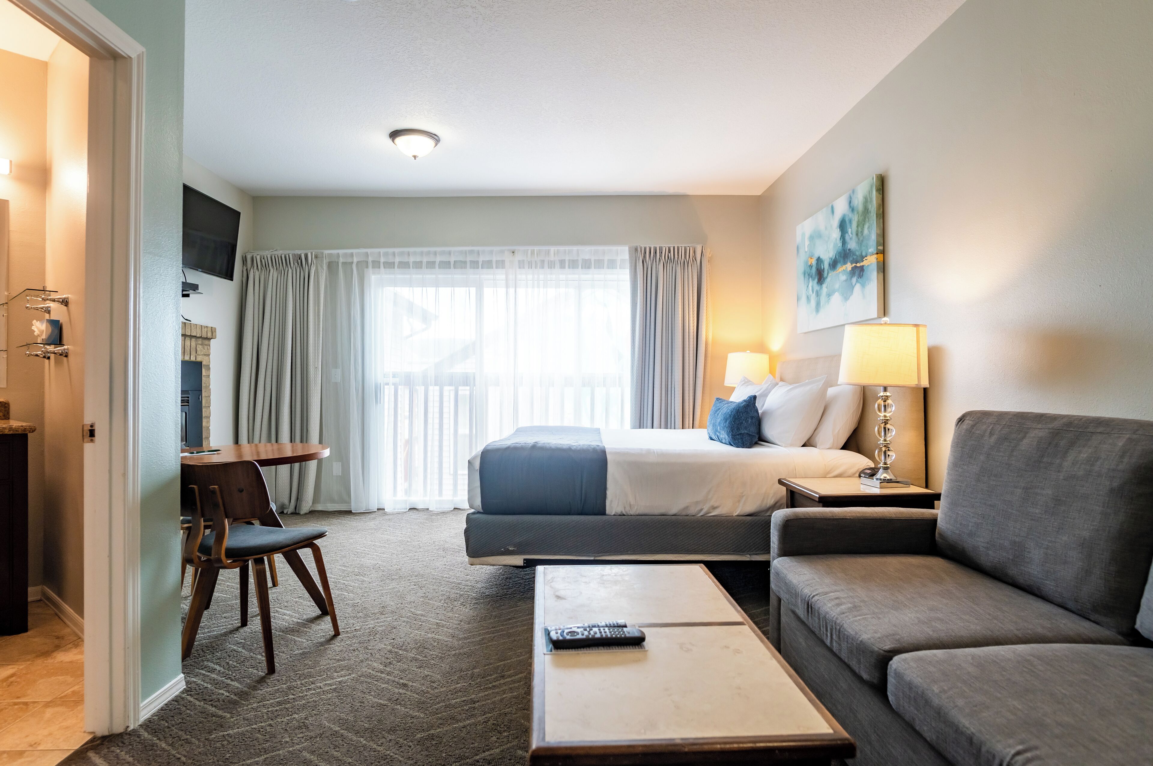 Suite 1 King with Sofa Bed & Spa, No View | Memory foam beds, individually decorated, individually furnished