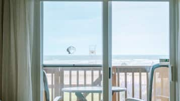 Suite, Ocean front King with Sofa Bed & Kitchen | Beach/ocean view