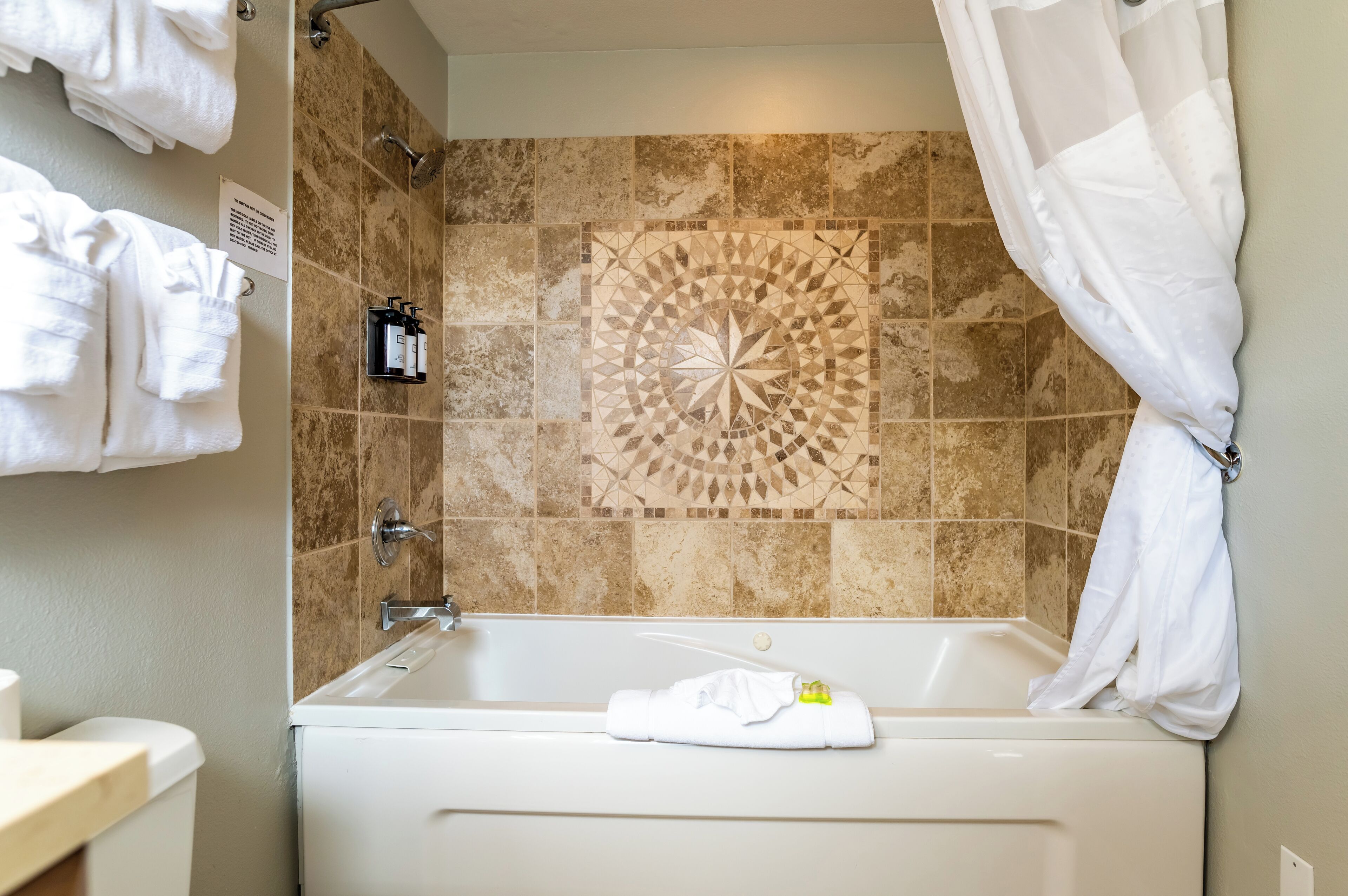 one bedroom suite with spa non-view | bathroom | combined shower/bathtub, deep-soaking bathtub, free toiletries