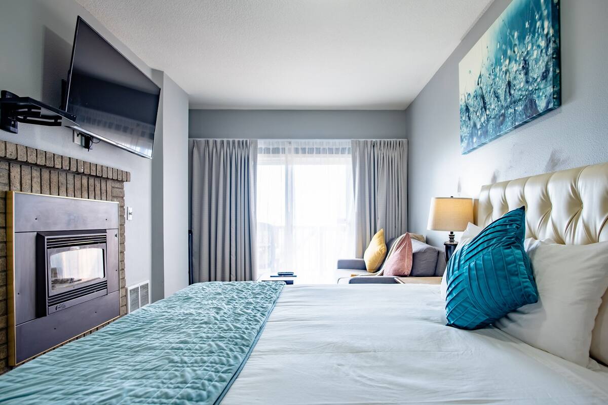 Suite, 1 King-Bett und Schlafsofa | Betten mit Memory-Foam-Matratzen, Bügeleisen/Bügelbrett