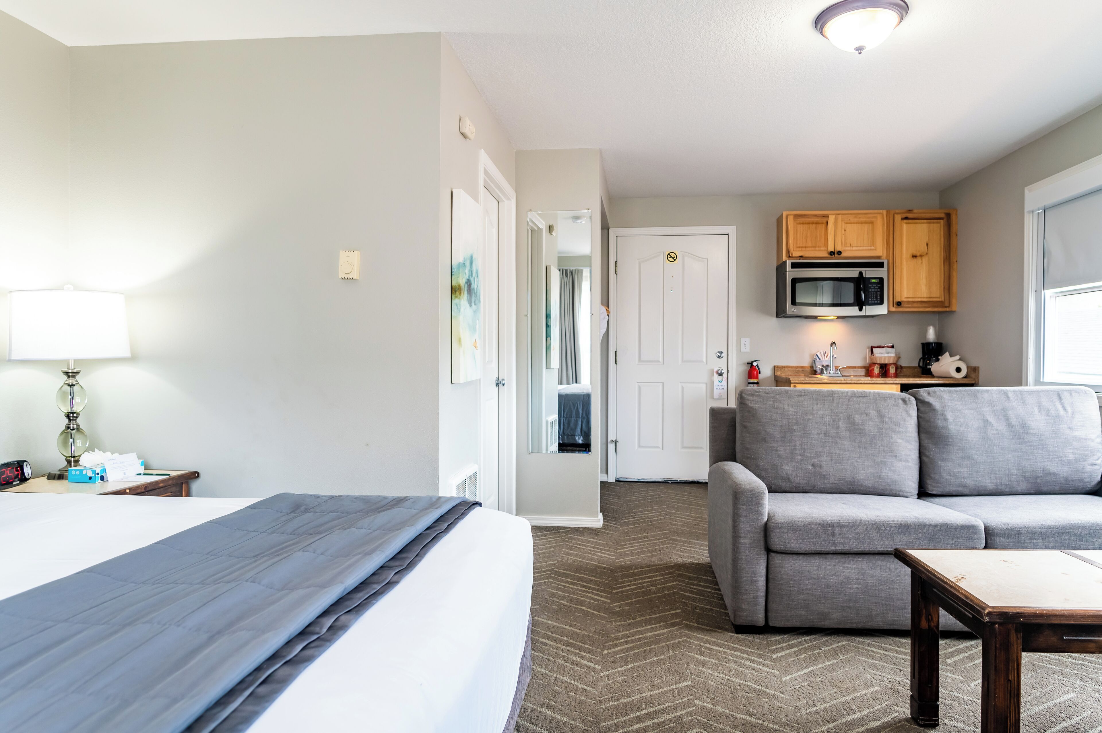 King Spa Suite | Memory foam beds, individually decorated, individually furnished